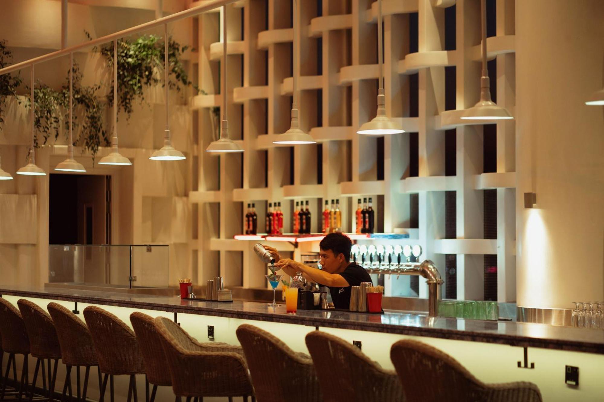 Wink Hotel Tuy Hoa Beach - 24Hrs Stay & Rooftop Pool Bar Екстериор снимка